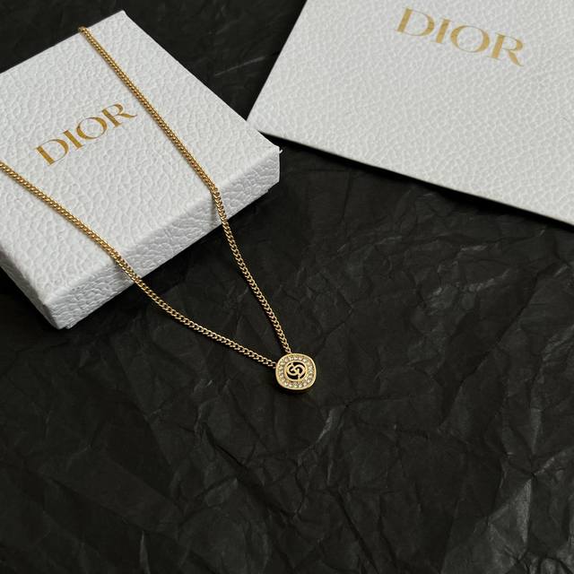 Dior vintage necklace, identical to the original, made of brass, sweet and elega