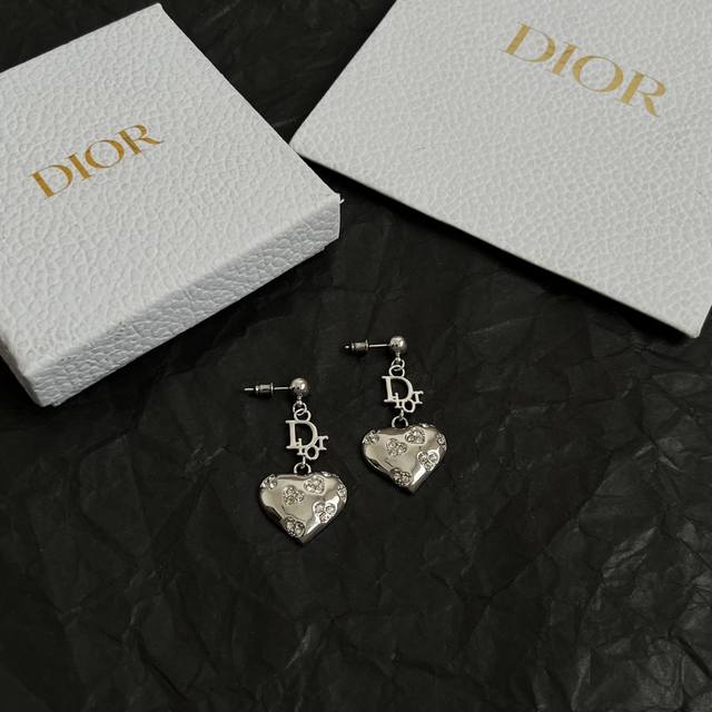 Dior vintage earrings, identical to those in boutiques, made of the same origina