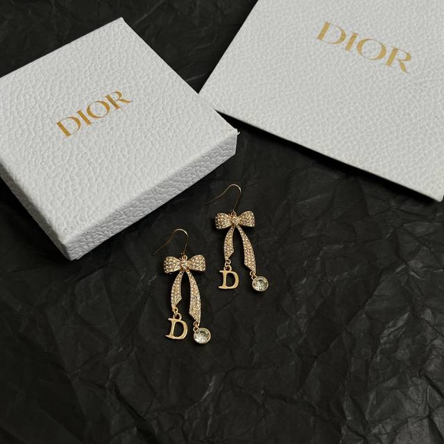 Dior vintage earrings, identical to those in boutiques, made of the same origina