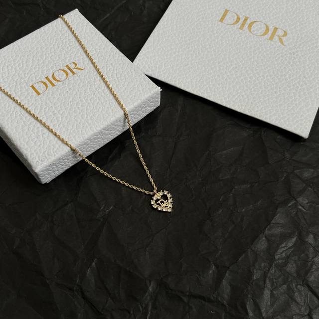 Dior vintage necklace, identical to the original, made of brass, sweet and elega