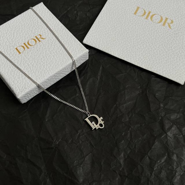 Dior vintage necklace, identical to the original, made of brass, sweet and elega