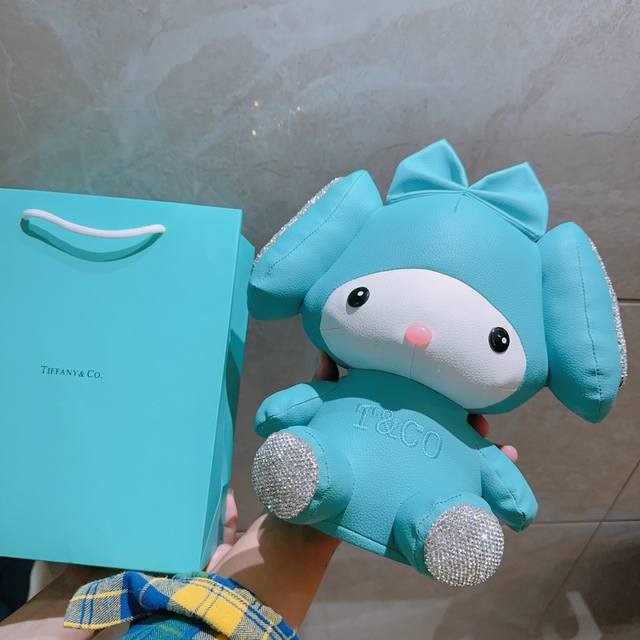 New Tiffany figurines, latest style, higher-end figurines and ornaments, celebri