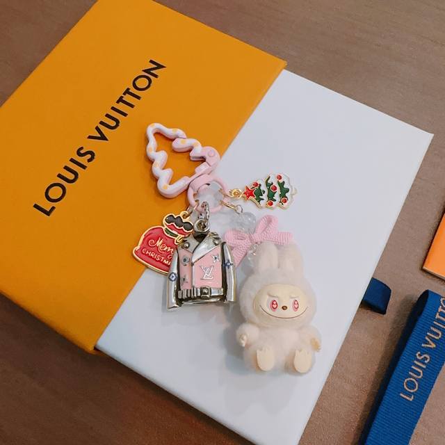 New Arrival: LV Collaboration Keychain, LV Bag Buckle, Latest Bag Charm, Higher