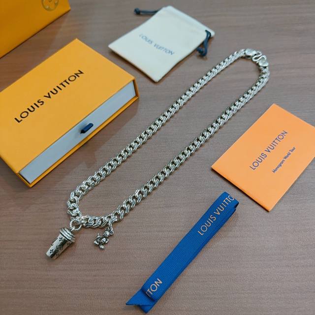 Louis Vuitton (LV) necklace, original single item, new model, retro trendy fashi