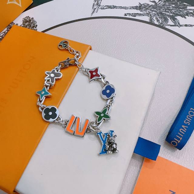 High-quality Louis Vuitton (LV) bracelet, original single item, new model, retro