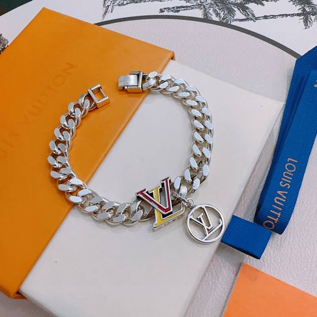 High-quality Louis Vuitton (LV) bracelet, original single item, new model, retro