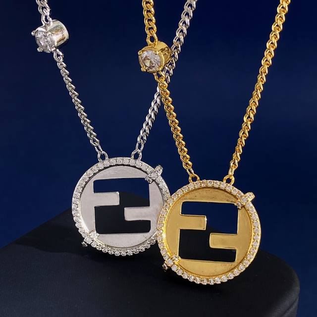 Necklace Fendi European and American style fashionable high-end geometric round
