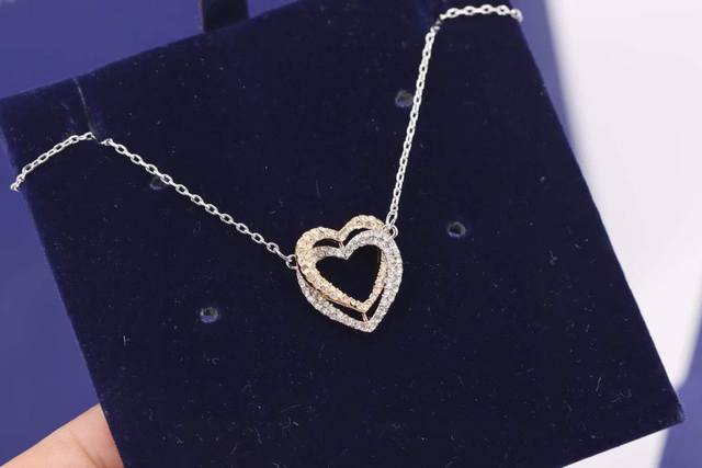 Swarovski Gold and Silver Double Heart Clavicle Necklace (Ddd) The beautiful dou