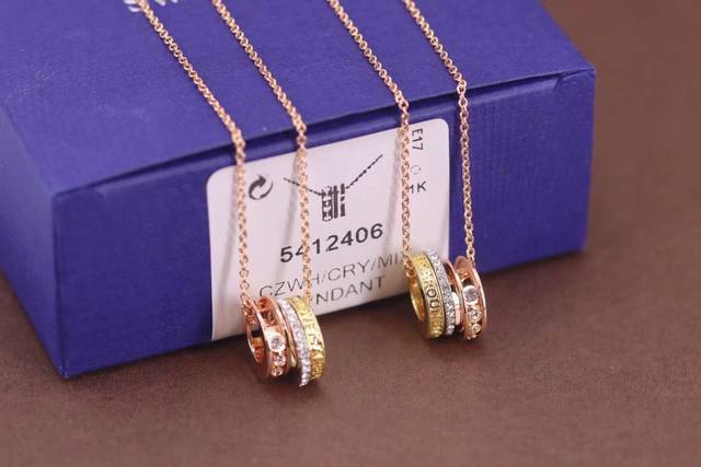 Swarovski Three Colors Love Flowing Collarbone Necklace (Ddd) This necklace feat