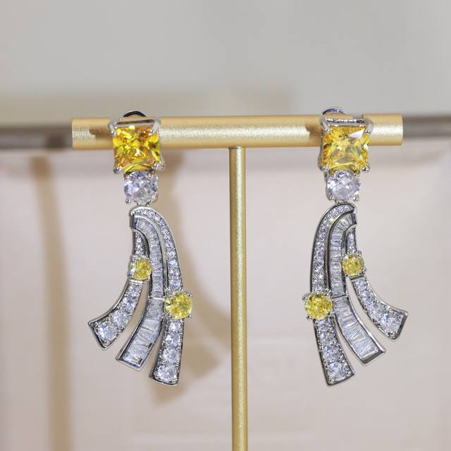 Zhao Lusi's style, luxurious European and American style diamond-encrusted high-