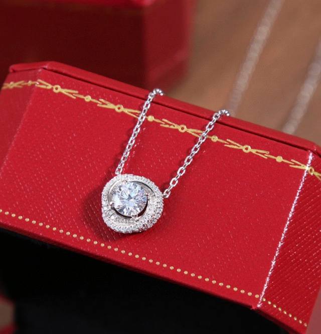 Exquisite Cartier necklace with eight hearts and eight arrows and high-carbon di