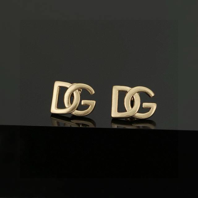 D&G Dolce & Gabbana logo pendant earrings. Adding a touch of glamour and eleganc