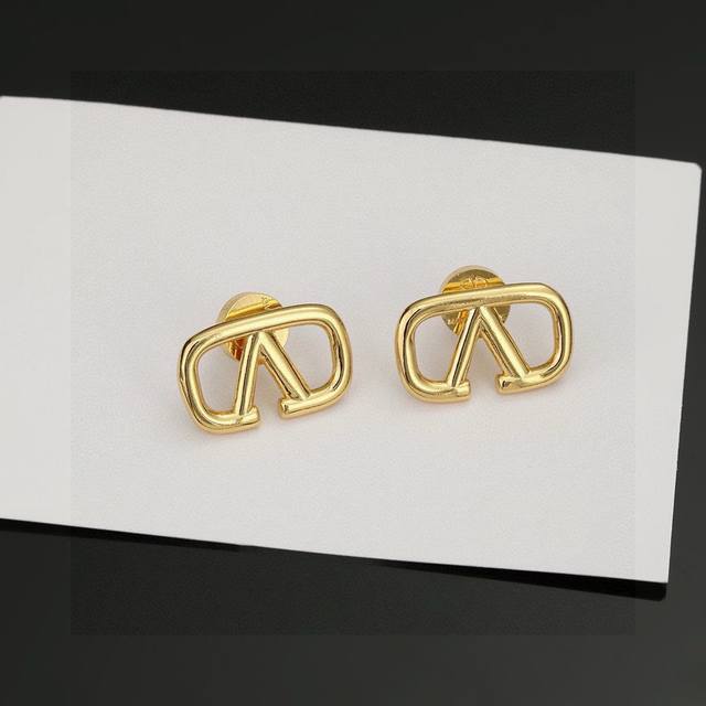 Valentino's iconic V-shaped stud earrings are a hot new arrival online! Simple,