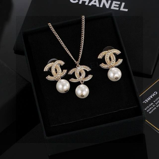 Chanel necklace and earrings, high-end quality, same materials as in boutiques,
