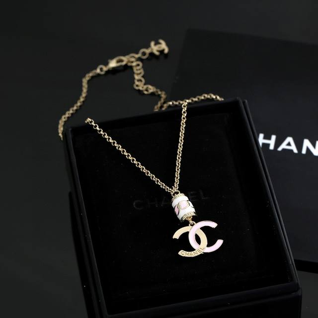 This latest Chanel necklace is incredibly versatile and amazing. The overall det