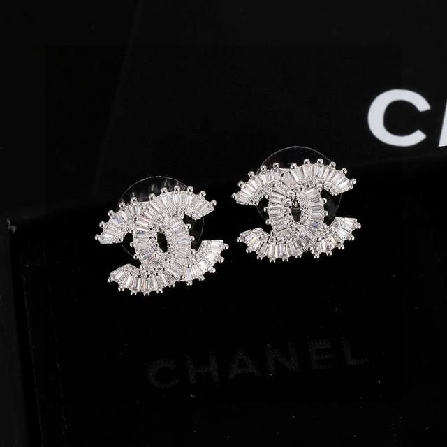 Exactly the original Chanel earrings, high-end custom-made original brass, every