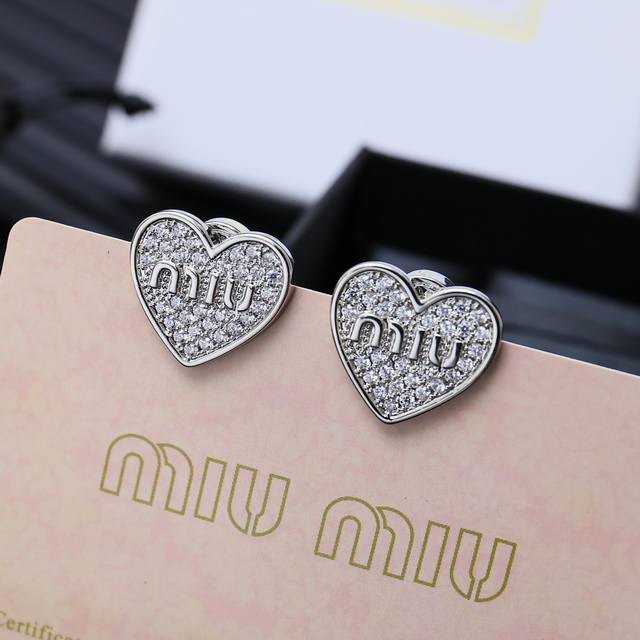 Miumiu Full Diamond Heart Stud Earrings Luxury Niche Style Earrings Simple Lette