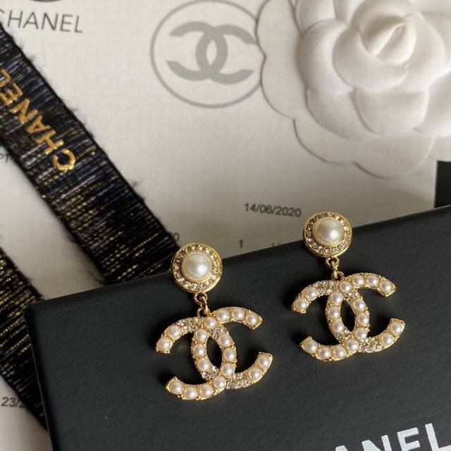 Zp Custom Chanel 25A New Crystal Diamond and Rice Grain Pearl Double C Pendant E