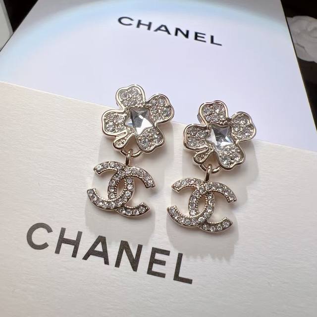 Chanel earrings, hot-selling new arrival! Chanel 25P four-leaf clover, five-poin