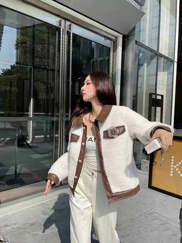 Ch Nel Chanel's latest camellia irregular full-diamond brooch necklace is a hot-