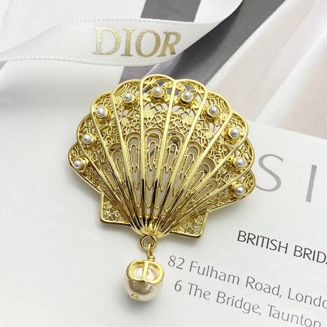 Code A738 Dior Brooch Hot Selling Item - New Arrival! Dior Gold Openwork Seashel