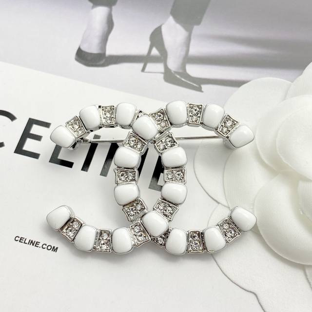 Code A734 Chanel Brooch Hot Selling New Arrival Chanel 25 Silver Enamel Rhinesto