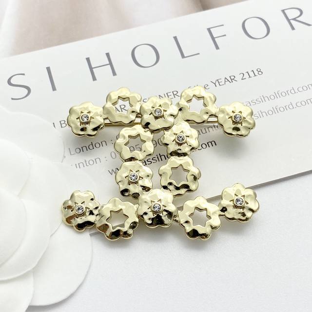 Code A733 Chanel Brooch Hot Selling New Arrival Chanel 25 Hollow Star Rhinestone