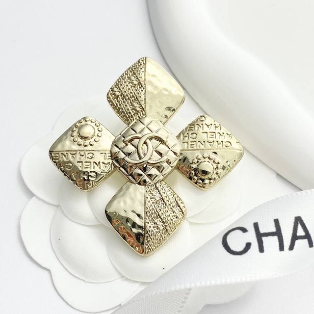 Code A732 Chanel Brooch Hot Selling New Arrival Chanel 24 Vintage Light Gold Emb