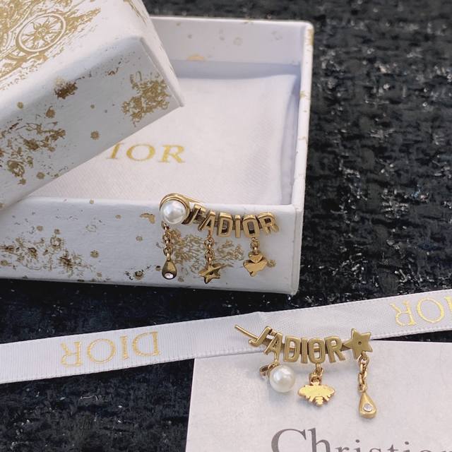 Code Ge059 Dior classic stud earrings, a hot-selling new arrival, same as the or