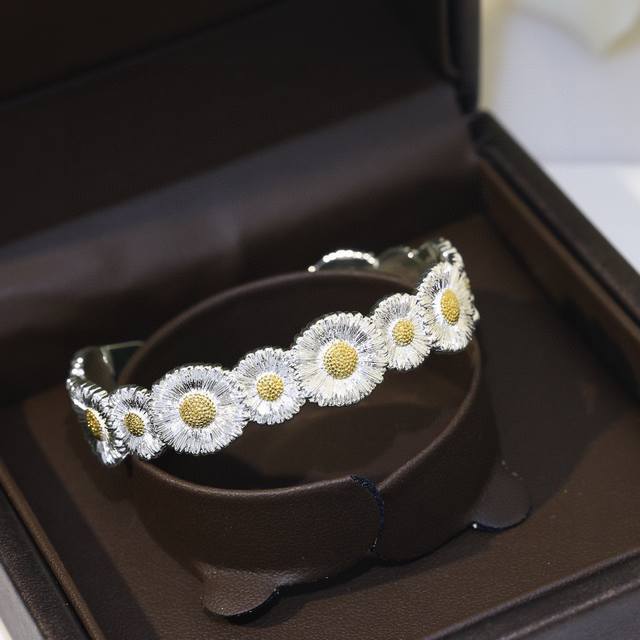 Daisy Bangle Buccellati, Italian high-end jewelry brand, vintage court style ban