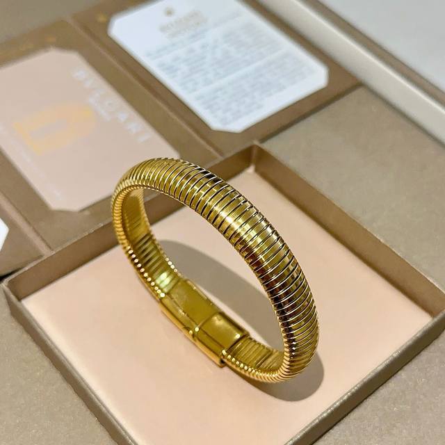 Bulgari Divas' Dream bracelet in perfect condition with a woven cord. The unique