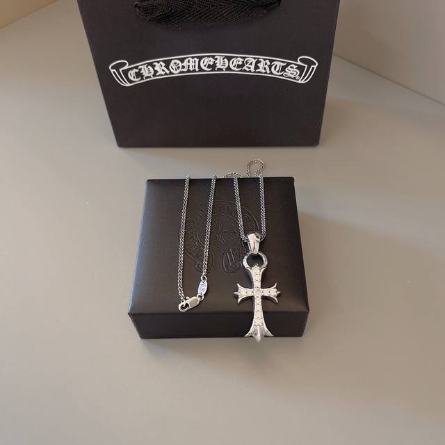 This is the latest Chrome Hearts necklace! Super cool! A must-have! Factory dire