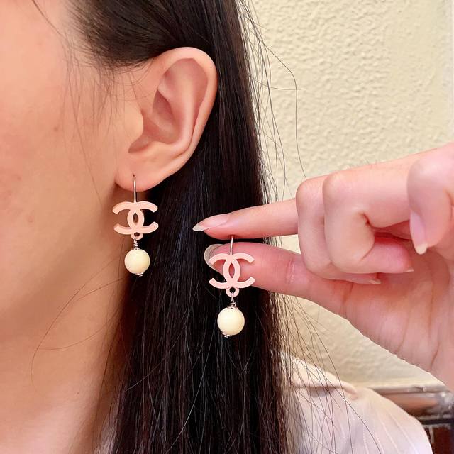 Chanel Double C Earrings, Available in Three Colors (Ddd)