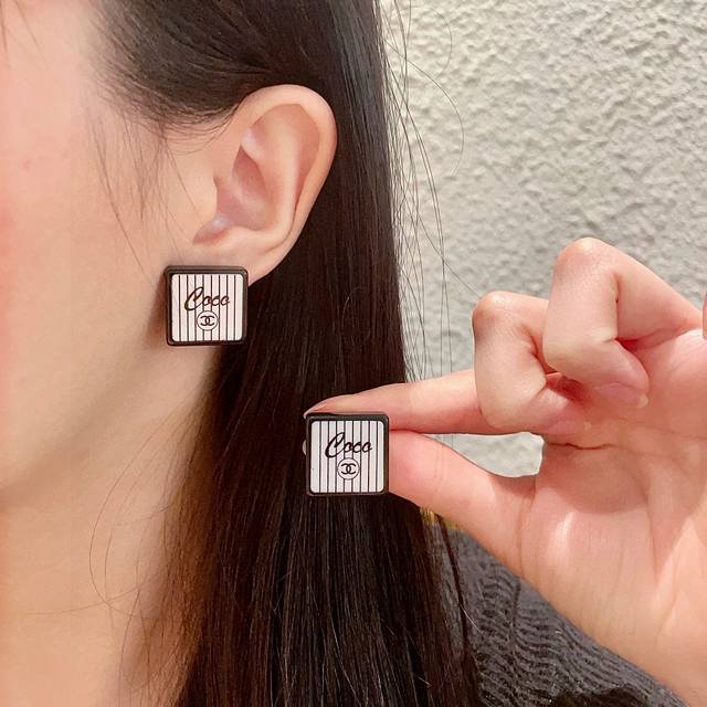 Chanel Classic Double C Earrings Ddd