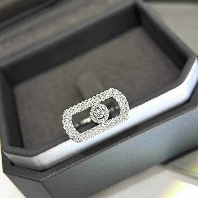 A3571 Known for its most famous "Moving Diamond" technique, this season's hottes