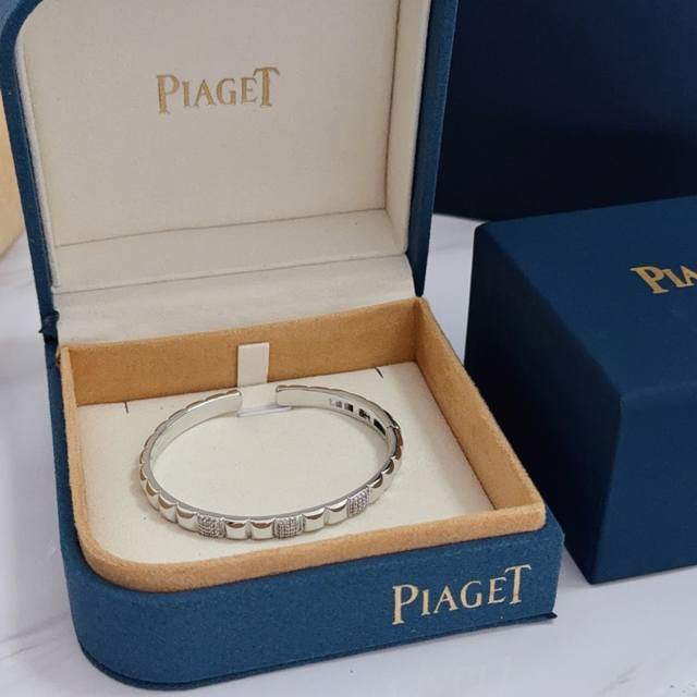 Piaget bracelet, a high-end custom version featuring diamond setting and V-gold