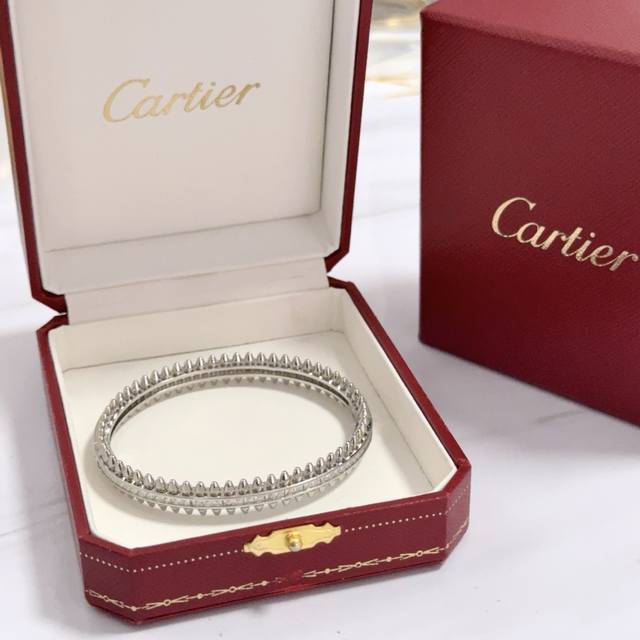 Cartier Diamond-Set Bangle, High-End Custom Version. Diamond setting craftsmansh