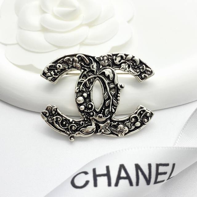 Code A724 Chanel Brooch Hot Selling New Arrival Chanel 24 Distressed Vintage Sil