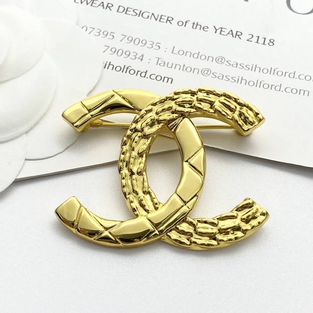 Code A722 Chanel Brooch Hot Selling Item New Arrival (Same as Zp) Chanel 24 Half