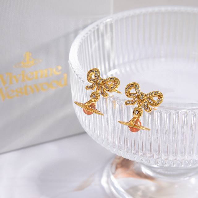 UK proxy purchase: Vivienne Westwood Saturn earrings. Elegant and sophisticated