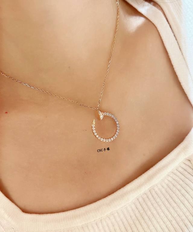 Cartier Cnc hand-set diamond nail necklace in V gold. Crafted to 18K genuine gol