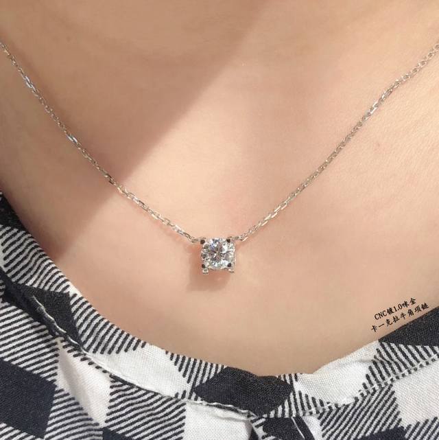 V Gold Plated Cartier One-Carat Horn Necklace, a classic horn design!! No furthe