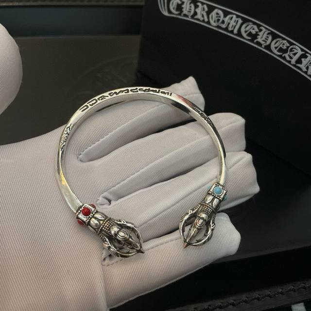 This is a high-quality Chrome Hearts classic retro bracelet with embossed design