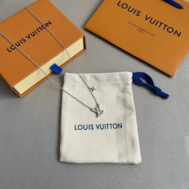 LV necklace, original design, high-quality thick gold plating