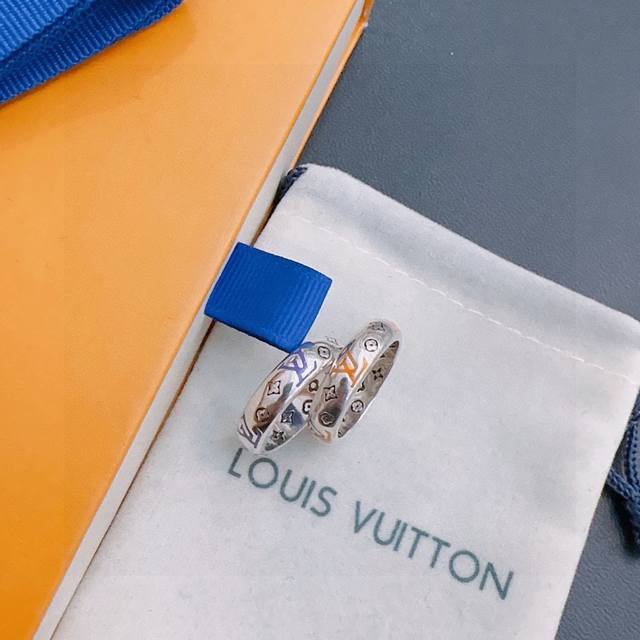 High-quality Louis Vuitton (LV) ring, original single item, new model, retro tre