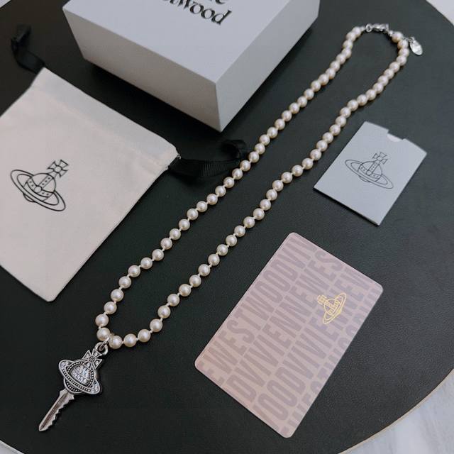 High-quality classic Saturn necklace, unisex, 60cm. Vivienne Westwood Saturn pea