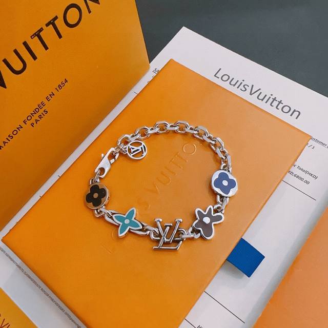 High-quality Louis Vuitton (LV) bracelet, original single item, new model, retro