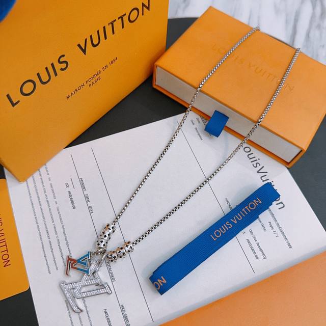 Louis Vuitton LV necklace, original single item, new model, retro trendy fashion
