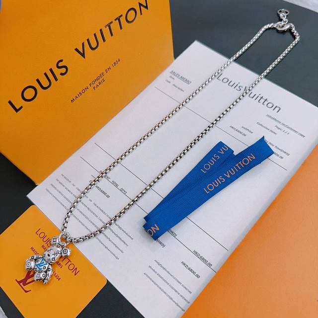 Louis Vuitton LV necklace, original single item, new boutique design, retro tren