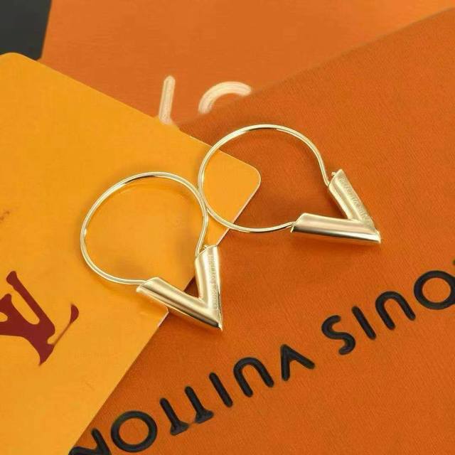 These exquisitely crafted Louis Vuitton earrings embody superb craftsmanship, us